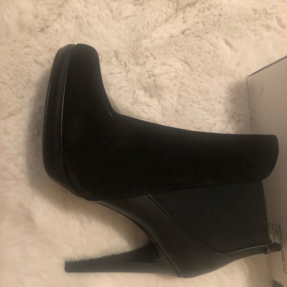 NWT CALVIN KLEIN SUEDE/CALF BOOTIE SZ 8 - Picture 2 of 7